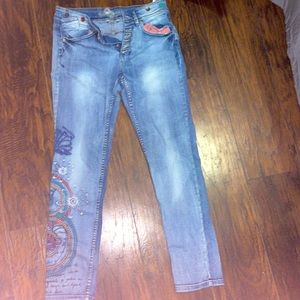 Desigual jeans size 26 bootcut embroidered